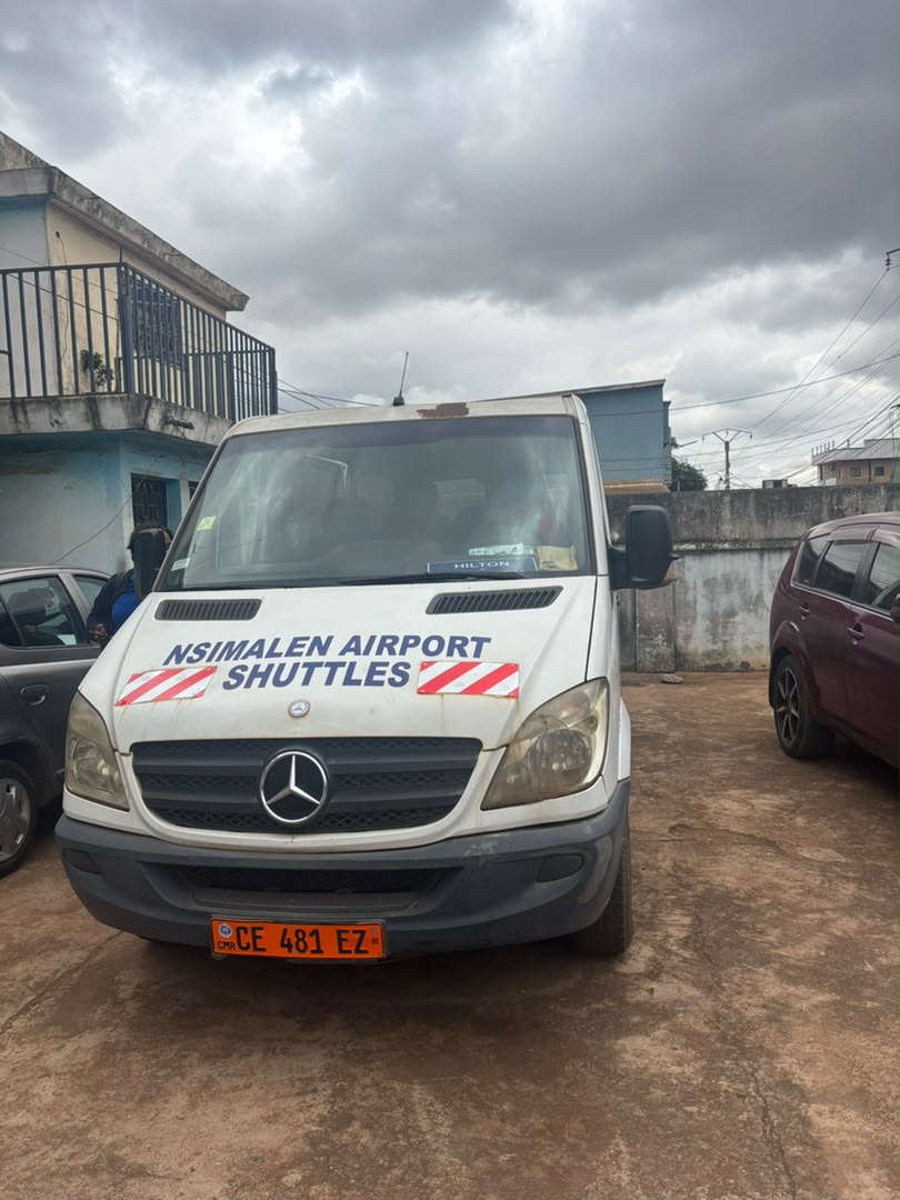 Sprinter blanc MA NAVETTE AÉROPORTUAIRE